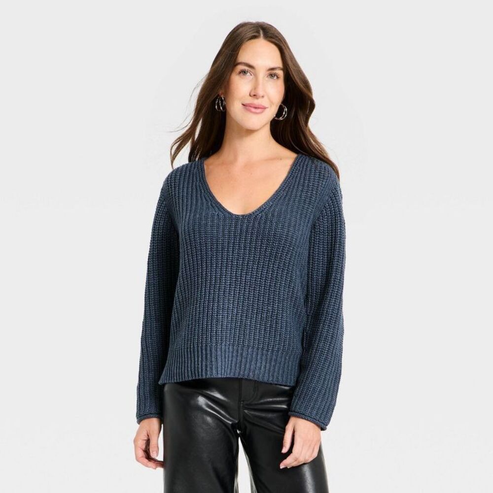 Women's Wide V-Neck Pullover Sweater - Universal Thread Indigo M
